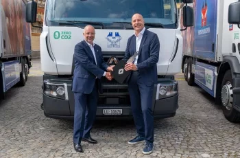 Left Bruno Blin, Renault Trucks President - Right Thomas Amstutz Feldschlösschen CEO